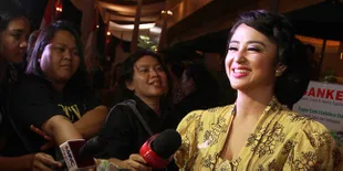 Berobat ke Paranormal, Dewi Perssik Dimarahi Keluarga