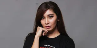Berpacaran Dengan Bule, Ini Awal Mula Pertemuan Baby Margaretha &#38; Sang Kekasih
