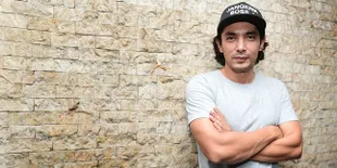 Berperan Sebagai Dono Warkop, Abimana Aryasatya Dibantu Indro