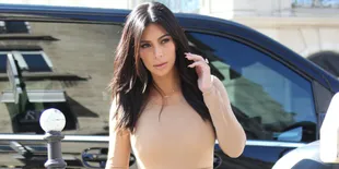 Berpose Bugil, Berapa Sih Gaji Kim Kardashian? Awas Kaget!