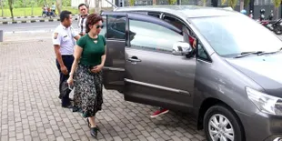 Bersaksi di Polda Metro Jaya, Reza Artamevia Potong Rambut Pendek