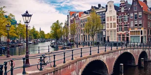 Bersepeda Romantis Bareng Pacar di Kota Ini