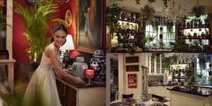 Bertema Jungle House, 8 Potret Dapur Yuni Shara yang Vintage dengan Banyak Tanaman dan Keramik