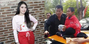 Bertemu Via Vallen, Joni Si Pemanjat Tiang Bendera Nyanyikan Lagu 'Sayang'