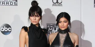 Bertengkar Hebat, Kylie & Kendall Jenner Saling Jambak Rambut?