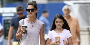 Besarkan Suri Cruise Seorang Diri, Katie Holmes: Kami Tumbuh Bersama
