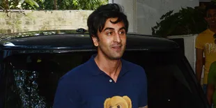 Biarkan Fans Cium Kaki dan Duduk di Lantai, Ranbir Kapoor Dihujat