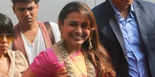 Biasanya Mengelak, Rani Mukherjee Akhirnya Mau Difoto di Bandara