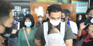 Bibi Ardiansyah Menangis Saat Temani Vanessa Angel Jalani Sidang Lanjutan: Gua Gak Kuat