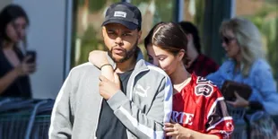 Bikin Fans Baper, Selena Gomez &#38; The Weeknd Kembaran Sepatu