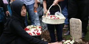 Bikin Haru! Inilah Detik-Detik Pemakaman Oon Project Pop