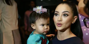 Bikin Haru! Usia 1 Tahun, Putri Ririn Ekawati Cuma Bisa Bilang 'Papa'
