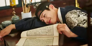 Bikin Iri Banget, Gadis Ini Nge-Vlog di Depan Park Bo Gum