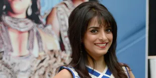 Bikin Ngakak, Kesayangan Pooja Sharma Ini Punya Gaya Tidur Unik