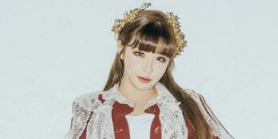 Bikin Pangling, Penampilan Park Bom di 56th GRAND BELL AWARDS Kejutkan Netizen Korea