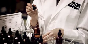 Bikin Parfum Sendiri di Singapura: Pengalaman Eksklusif di Oo La Lab