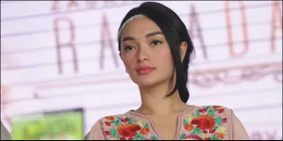 Bikin Video Klip Religi, Zaskia Gotik Menangis