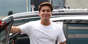 Billy Syahputra Minta Maaf karena Melayat Pakai Celana Pendek, Buru-Buru ke Rumah Duka Saat Main Bola