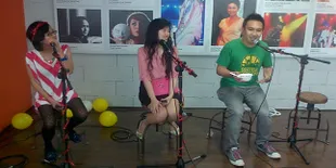 Bintang Film 'POKUN ROXY' Ramaikan Ultah KapanLagi.com&#174;