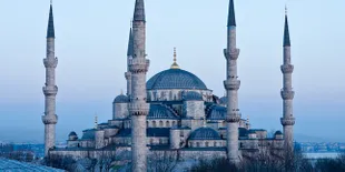Blue Mosque, Memukaunya Masjid Berwarna Biru di Istanbul