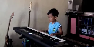 Bocah 4 Tahun Ini Siap Gantikan David Jadi Keyboardis NOAH