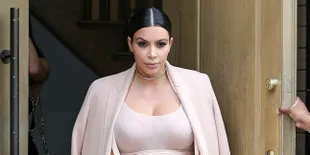 Bocor! Inikah Foto Wajah Saint West, Anak Kedua Kim K dan Kanye?