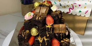 Bosan Kue Ulang Tahun yang Biasa Aja? Cobain Nih Brownies Tower Ala Dapur Masaena yang Legit Abis!