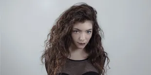 Boyband Blue, Cinta Pertama Lorde Akan Musik