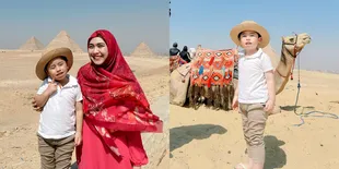 Boyong Keluarga Pindah ke Mesir, 7 Potret Anak Bungsu Oki Setiana Dewi ke Piramida Giza - Langsung Pose Gemas
