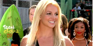 Britney Spears Dedikasikan 'BRITNEY JEAN' Untuk Fans