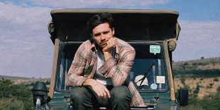 Brooklyn Beckham Akhirnya Pamer Selfie Mesra & Cium Pacar Baru