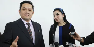 Buat Farhat Abbas, Regina Rela Kirim Foto Cantik Menggoda