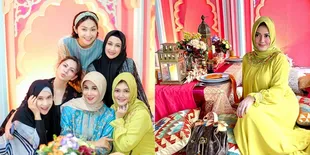 Buka Bersama Bareng Sesama Artis Senior, Ini 7 Potret Cantiknya Bella Saphira Kenakan Hijab - Terlihat Makin Anggun