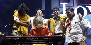 Buka Panggung Festival 6, Band Reality Club Malah Ajak Penikmat Musik Ikut Polling Soal Mantan