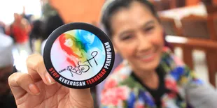 Buka Puasa, Ardina Rasti Cantik Berjubah