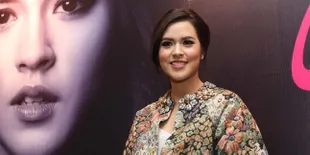 Bukan Melalui Lagu, Inilah Kisah Manis Perjalanan Raisa Buat Kamu