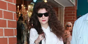 Bukan Remaja, Sebenarnya Lorde Adalah Wanita 45 Tahun?