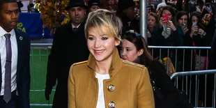 Bukti Cinta, Jennifer Lawrence Pandangi Chris Martin Saat Konser