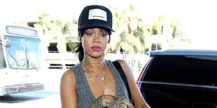 Buktikan Janji, Rihanna 'Gempur' Grammy Dengan &#34;FourFiveSeconds'