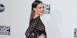 Bule Cantik Ini Nyanyikan Habits Milik Tove Lo