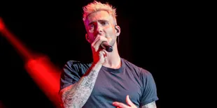 Butuh Waktu 6 Bulan, Adam Levine Pamer Tato Putri Duyung