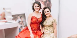 Cantik Abis! Selfie Nita Sofiani dan Ibunda Saat Pesta Pernikahan