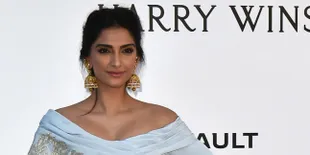 Cantik Berkepang di Cannes, Sonam Kapoor Contek Gaya Elsa Frozen?