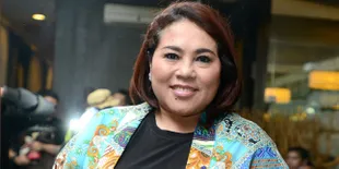 Cantik-Cantik! Yuk Intip Koleksi Sepatu Milik Nunung