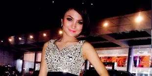 Cantiknya Diora, Penyanyi Dangdut Yang Masuk 10 Besar 'PAA'