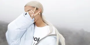 Cara Ariana Grande Bertahan Menghadapi Tahun Yang Penuh 'Kejutan'