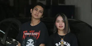 Cara Berbeda Regina dan Rheno Poetiray Rawat Sepatu Sneakers