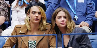 Cara Delevingne Kembali Cium Mesra Ashley Benson di Depan Umum