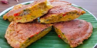 Cara Menggoreng Telur Dadar Tebal yang Renyah dan Minim Minyak