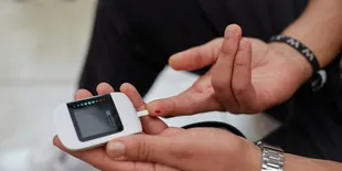 Cara Mengontrol Gula Darah Setelah Konsumsi Kue Kering Berlebihan saat Lebaran